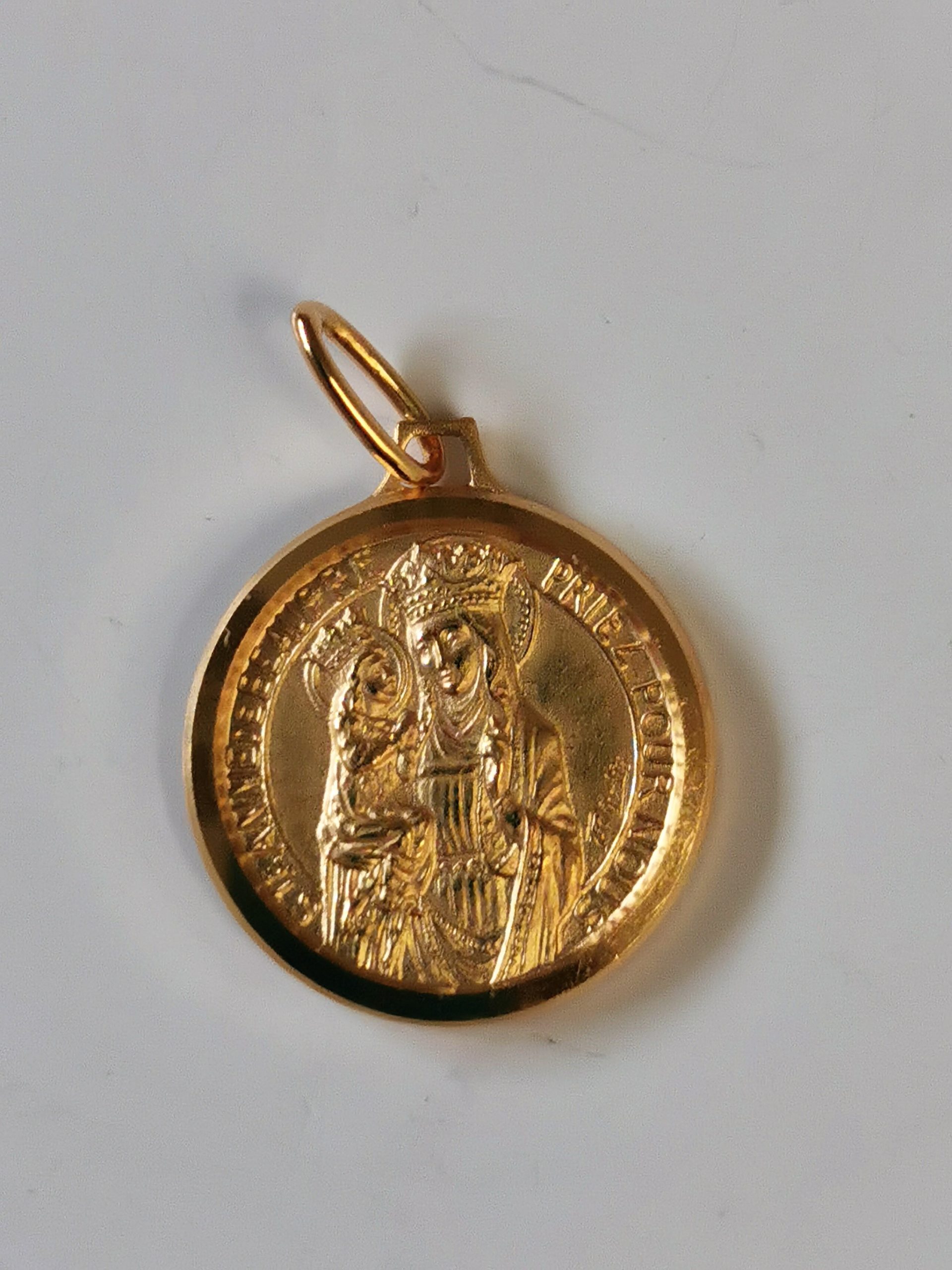 ***Médaille 16mm en Plaqué Or  - ANNE DE BEAUPRE