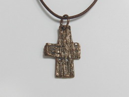 ***Croix PENDENTIF 2x3cm en Bronze Florentin MARRON + cordon